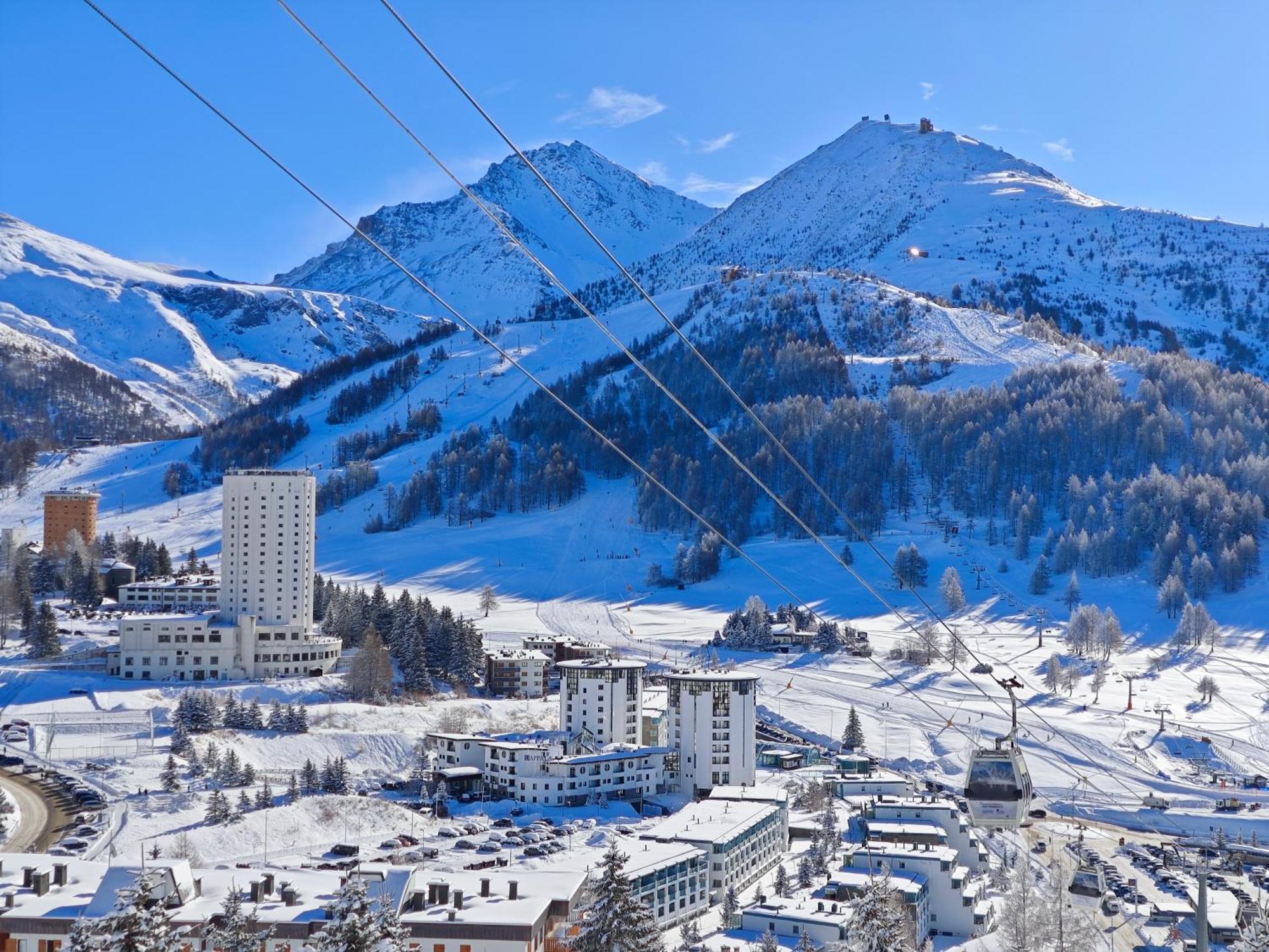 Resort Palace Sestriere 1 E 2 Ngoại thất bức ảnh